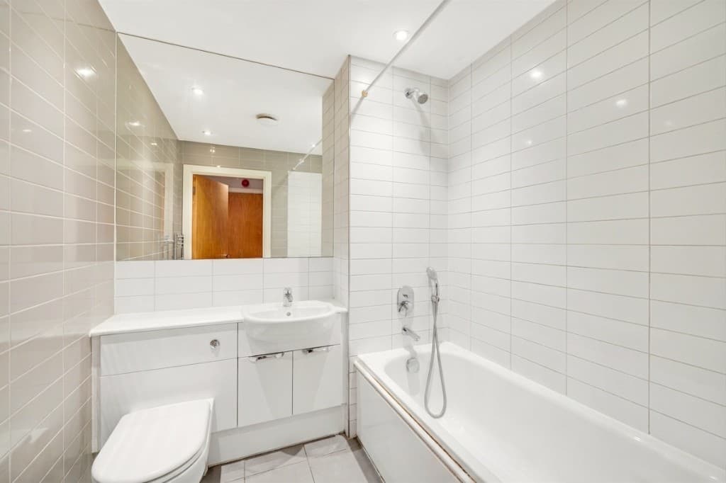 The same bathroom cleared and tidied by PhotoClear